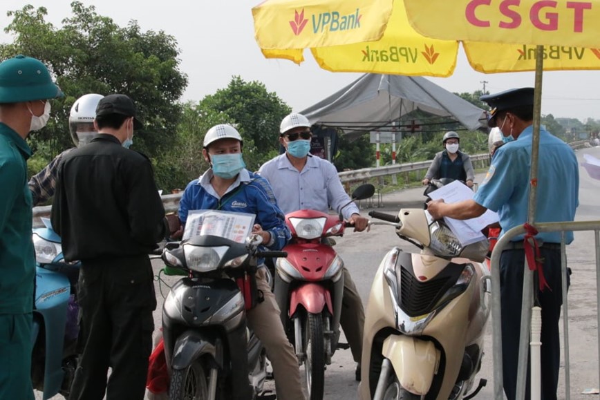 Ha Noi: Nguoi dan linh kinh quay tro lai Ha Noi sau gian cach xa hoi - Hinh anh 1