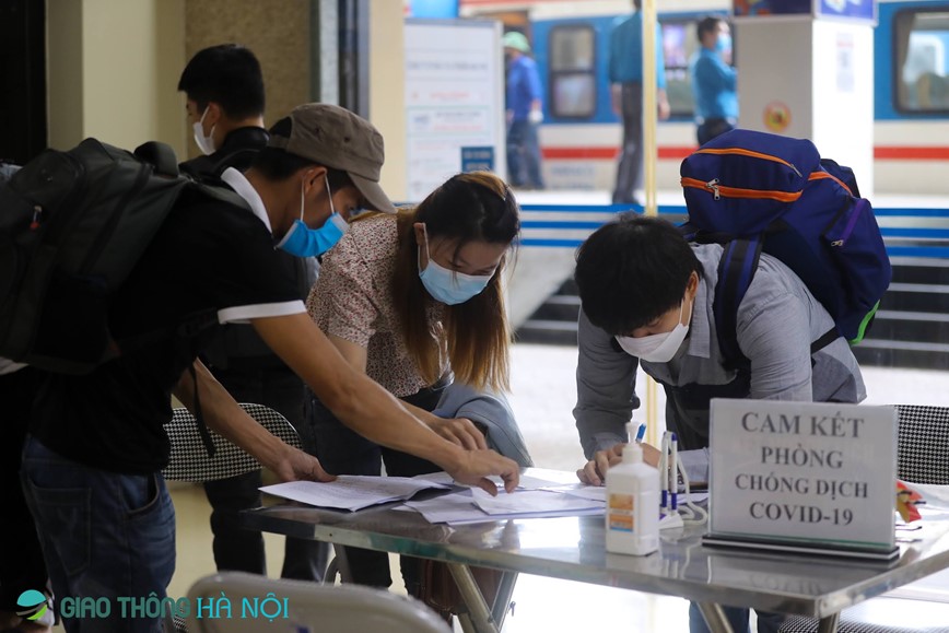 Ha Noi: Chuyen tau hoa dau tien chay Bac - Nam hoat dong lai sau 2 thang tam dung - Hinh anh 10