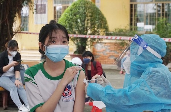 Ha Noi: 95% tre tu 12 den 17 tuoi se duoc tiem vaccine phong Covid-19 tu quy IV nam 2021 - Hinh anh 1