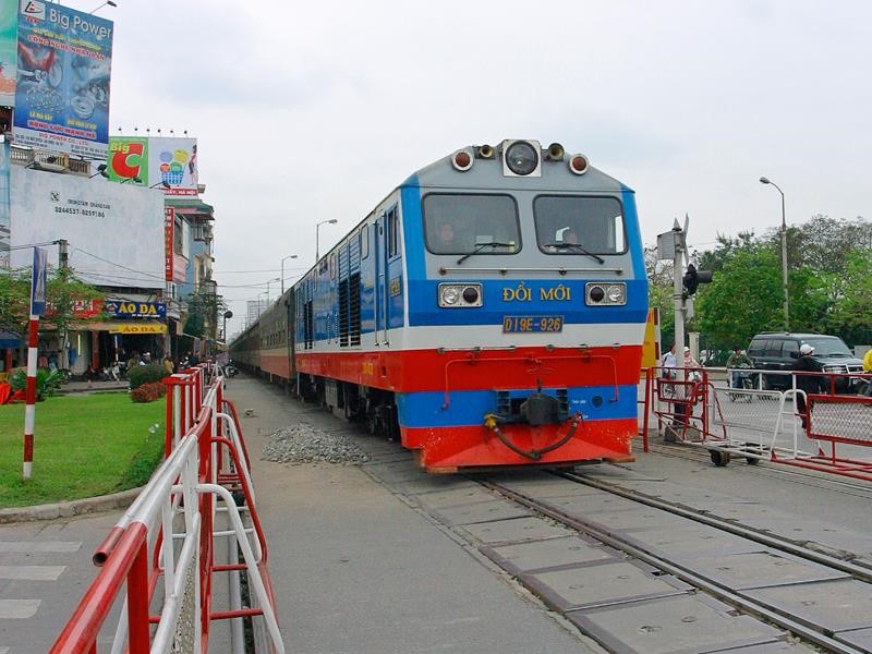 Quy tac khi di tren duong bo giao cat voi duong sat - Hinh anh 1