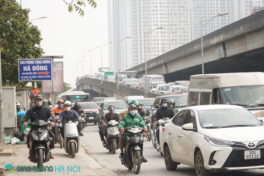 Ha Noi: Duong pho un tac trong nhung ngay can Tet - Hinh anh 10