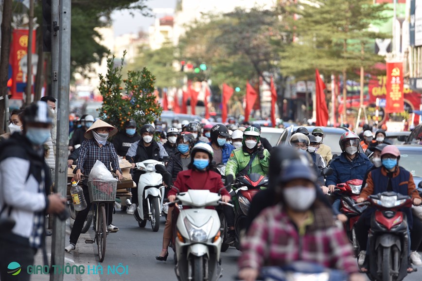 Ha Noi: Duong pho un tac trong nhung ngay can Tet - Hinh anh 6