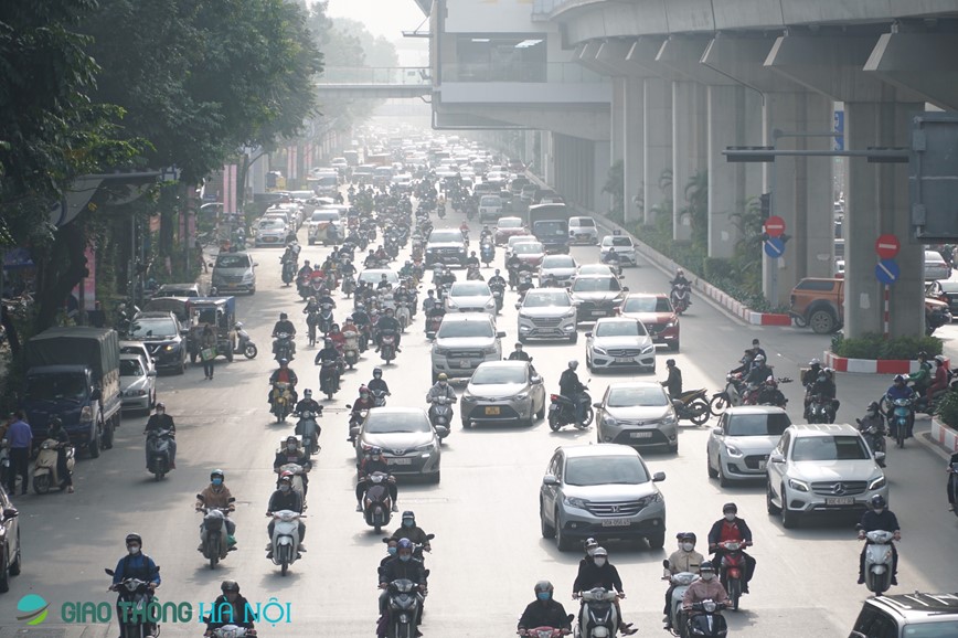 Ha Noi: Duong pho un tac trong nhung ngay can Tet - Hinh anh 9