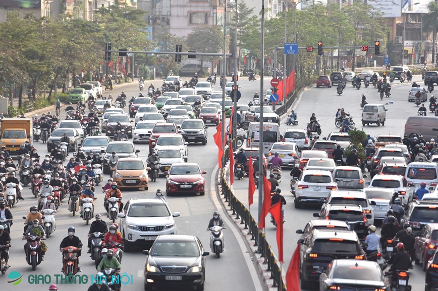 Ha Noi: Duong pho un tac trong nhung ngay can Tet - Hinh anh 2