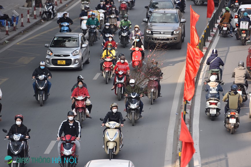 Ha Noi: Duong pho un tac trong nhung ngay can Tet - Hinh anh 7