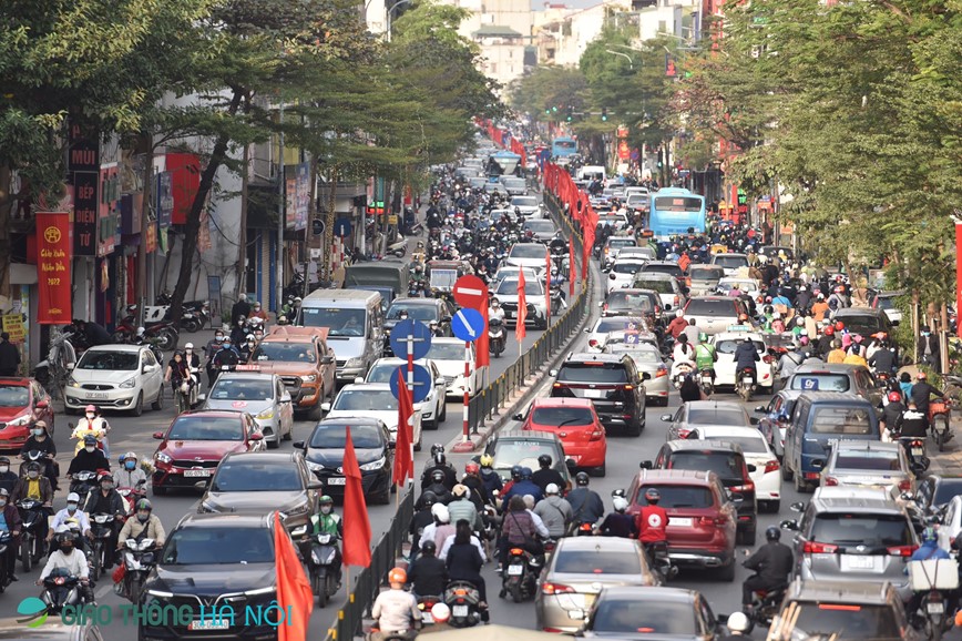 Ha Noi: Duong pho un tac trong nhung ngay can Tet - Hinh anh 4