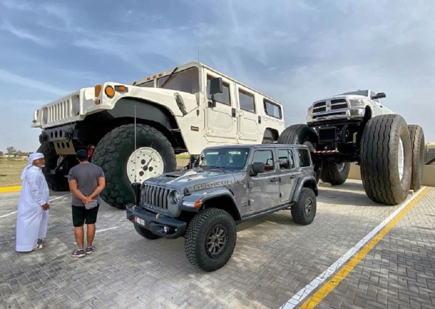 La lam chiec Hummer H1 khong lo voi chieu cao len den gan 7m  - Hinh anh 2