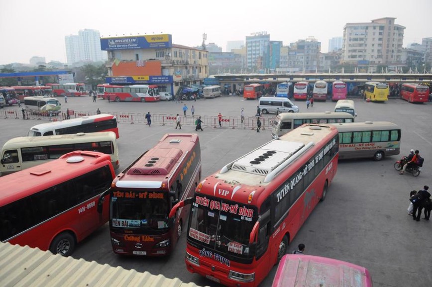 Tau, xe tang chuyen van lo qua tai - Hinh anh 1