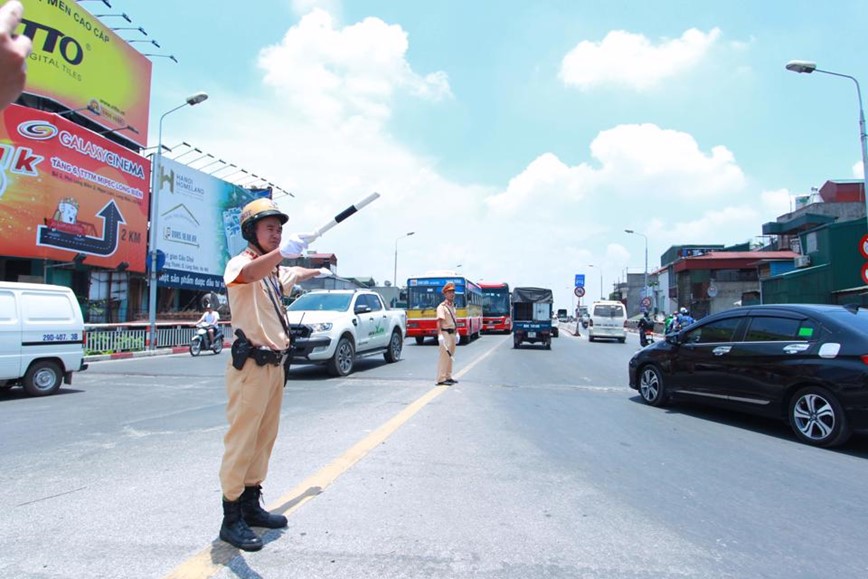 Luat Giao thong duong bo: Nhieu bat cap can sua doi - Hinh anh 1