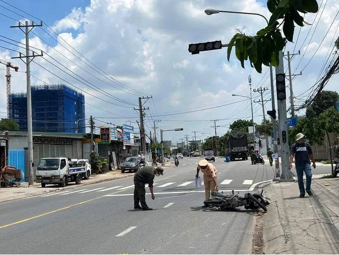 Tai nan giao thong moi nhat hom nay (26/6): Di tham nguoi than, hai chi em dau va cham voi xe tai, 1 nguoi tu vong - Hinh anh 3