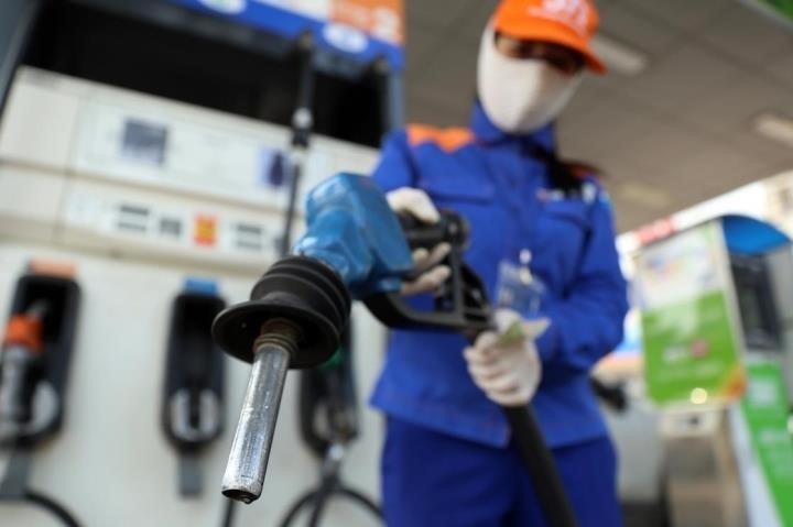 Bộ Tài chính không đồng ý miễn toàn bộ thuế tiêu thụ đặc biệt với xăng - Hình ảnh 1 Bo Tai chinh khong dong y mien toan bo thue tieu thu dac biet voi xang - Hinh anh 1