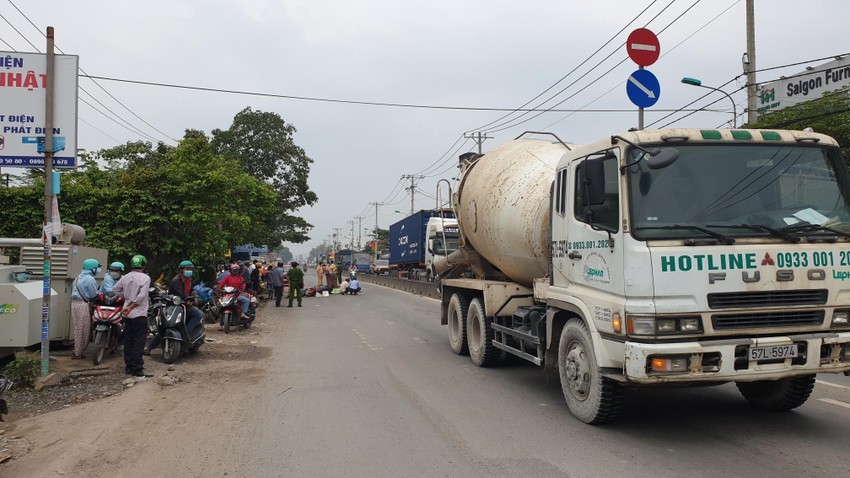 Tai nan giao thong moi nhat hom nay (3/11): Mot can bo Cong an bi tai nan tu vong tren duong di hoc - Hinh anh 2