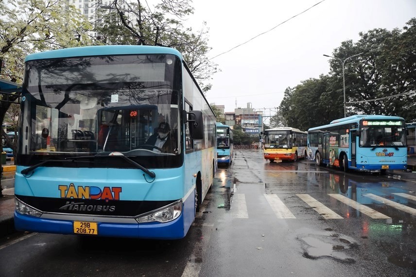 Ha Noi: Uu tien xang dau cho xe buyt hoat dong - Hinh anh 1