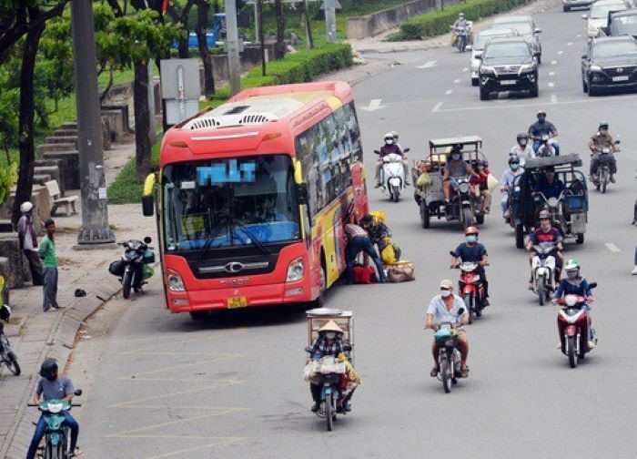 Bo GTVT yeu cau xu ly dut diem “xe du, ben coc” - Hinh anh 1