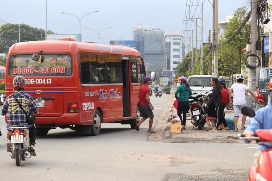 “Dau tri” cung xe du, ben coc - Hinh anh 2