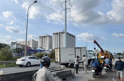 Tai nan giao thong moi nhat hom nay (8/12): Hai xe may tong nhau tren Quoc lo 1 khien 2 nguoi tu vong - Hinh anh 2