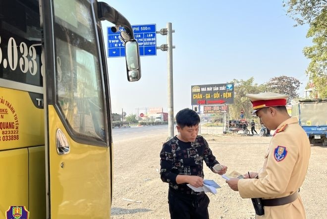 Hai Phong: Tap trung xu ly xe khach, xe buyt vi pham TTATGT dip Tet - Hinh anh 1