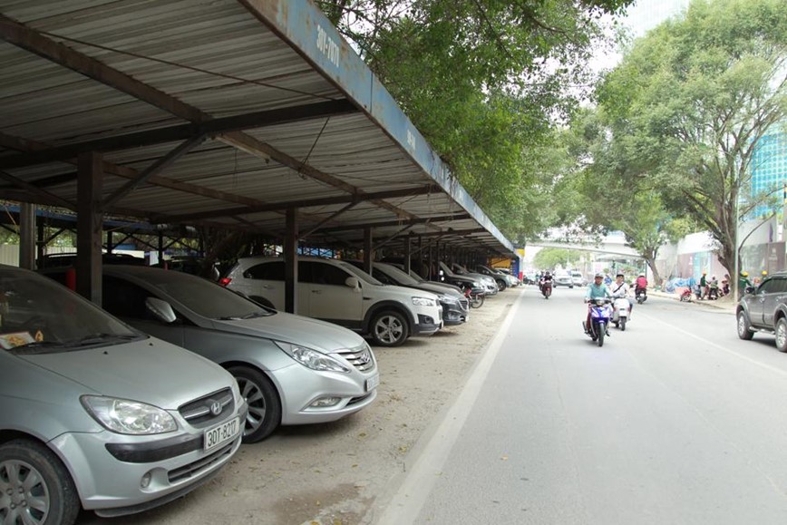 Trong giu xe tren he pho: Bo quy dinh khong phu hop - Hinh anh 1