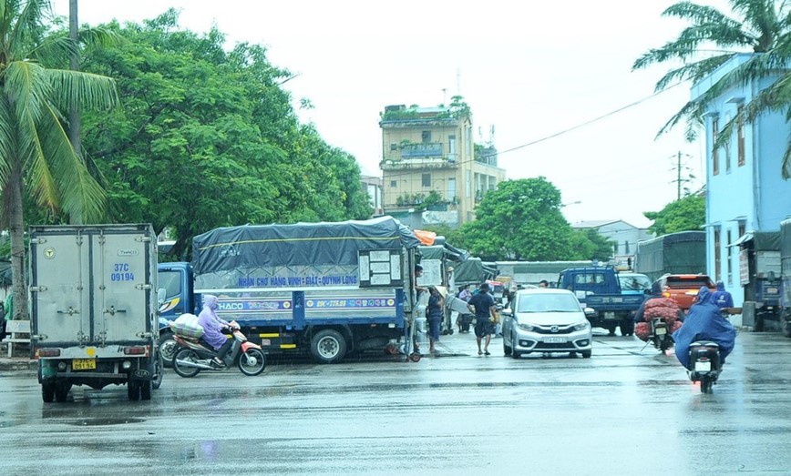 Cham dut hoat dong van tai khach tai ben xe Cho Vinh tu 30/4/2023 - Hinh anh 1