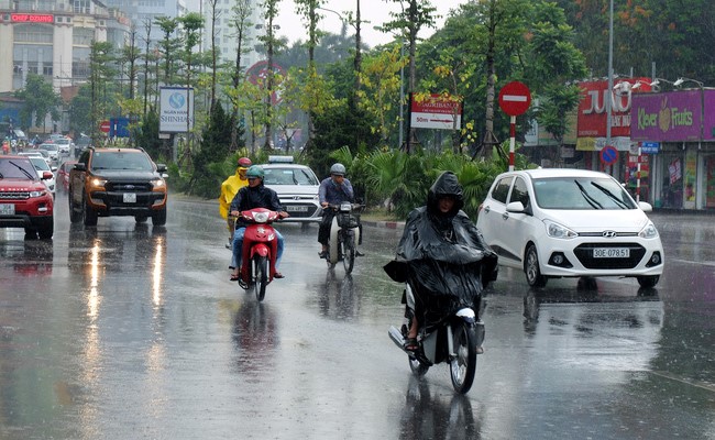 Thoi tiet ngay 12/5: Khong khi lanh tran ve, mien Bac tiep tuc mua dien rong - Hinh anh 1