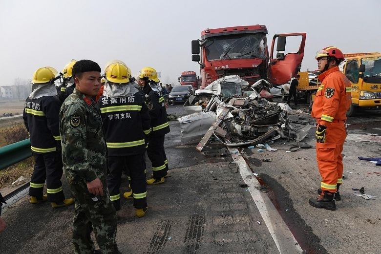 Dam xe lien hoan o Trung Quoc, 8 nguoi thuong vong - Hinh anh 1