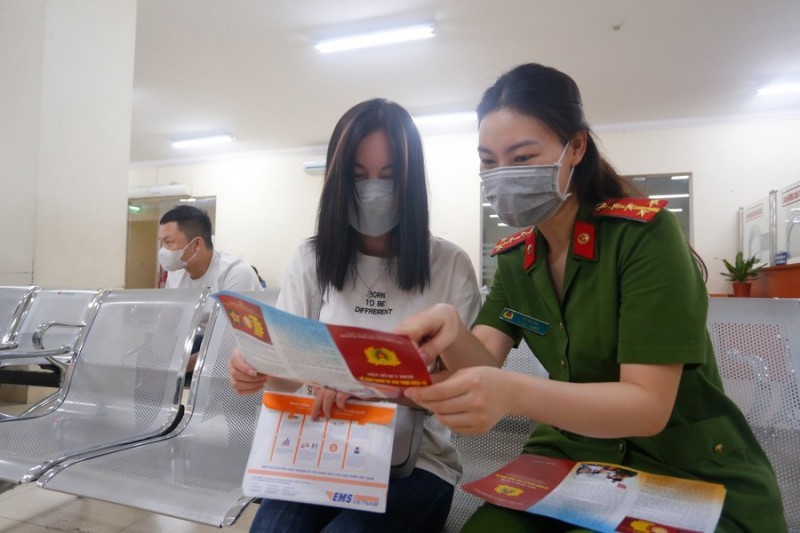 Hà Nội: Phát động đợt thi đua cao điểm hướng dẫn Nhân dân cài đặt, kích hoạt, sử dụng tài khoản định danh điện tử - Hình ảnh 1 Ha Noi: Phat dong dot thi dua cao diem huong dan Nhan dan cai dat, kich hoat, su dung tai khoan dinh danh dien tu - Hinh anh 1