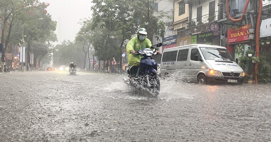 Thoi tiet ngay 1/8: Mua rao va dong tren khap ca nuoc - Hinh anh 1