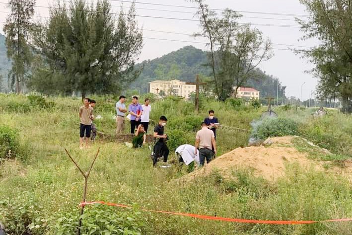 Tai nan giao thong moi nhat hom nay (20/8/2023): Di bo ben duong, nguoi dan ong bi o to tong tu vong - Hinh anh 1