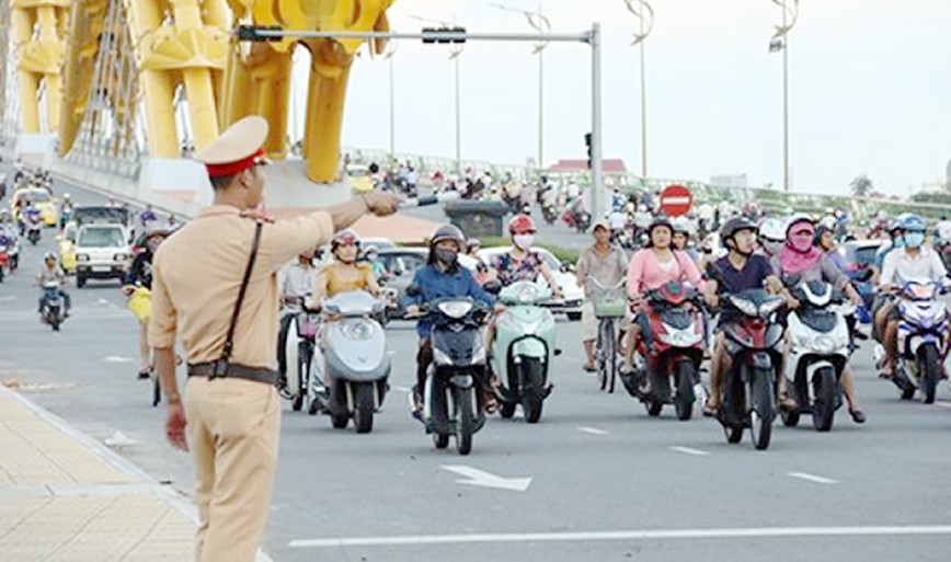 Duong day nong dam bao an toan giao thong dip nghi le 2/9 - Hinh anh 1