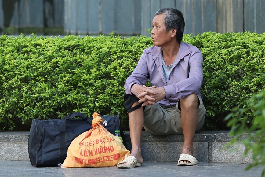 Ha Noi: Hanh khach un un den ben xe ve que nghi le - Hinh anh 14