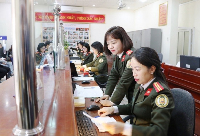 Đề xuất phân cấp giải quyết thủ tục liên quan đến xuất nhập cảnh - Hình ảnh 1 De xuat phan cap giai quyet thu tuc lien quan den xuat nhap canh - Hinh anh 1