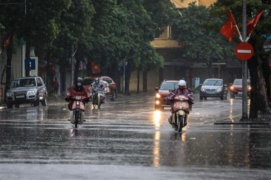 Thoi tiet ngay 6/10: Bac Bo ngay oi nong, chieu toi va dem co mua rao va dong - Hinh anh 1