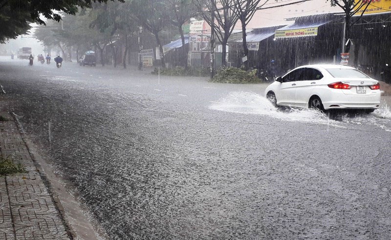 Thoi tiet ngay 16/10: Mua lon o khu vuc tu Nam Ha Tinh den Binh Dinh - Hinh anh 1