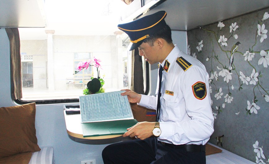 Ngam do sang chanh tren tau chat luong cao Ha Noi - Da Nang - Hinh anh 13