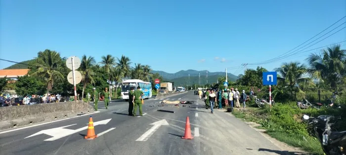 Tai nan giao thong moi nhat hom nay (27/10/2023): Tai nan lien hoan  tren Quoc lo 1A, 3 nguoi tu vong - Hinh anh 2