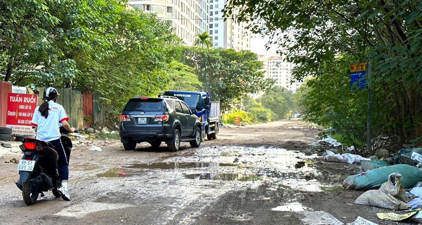 Quan Hoang Mai: Duong Nguyen Canh Di con duong ngap ngua trong rac thai va o ga - Hinh anh 8