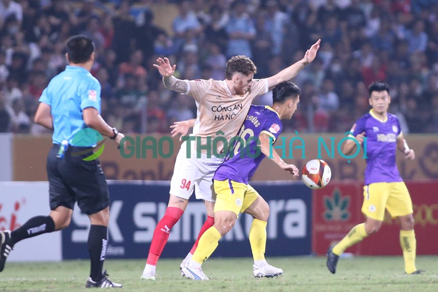 CAHN danh bai Ha Noi FC tai vong 3 V-League 2023/2024 - Hinh anh 2