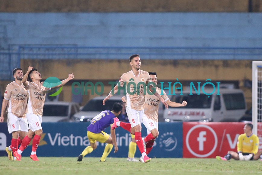 CAHN danh bai Ha Noi FC tai vong 3 V-League 2023/2024 - Hinh anh 5