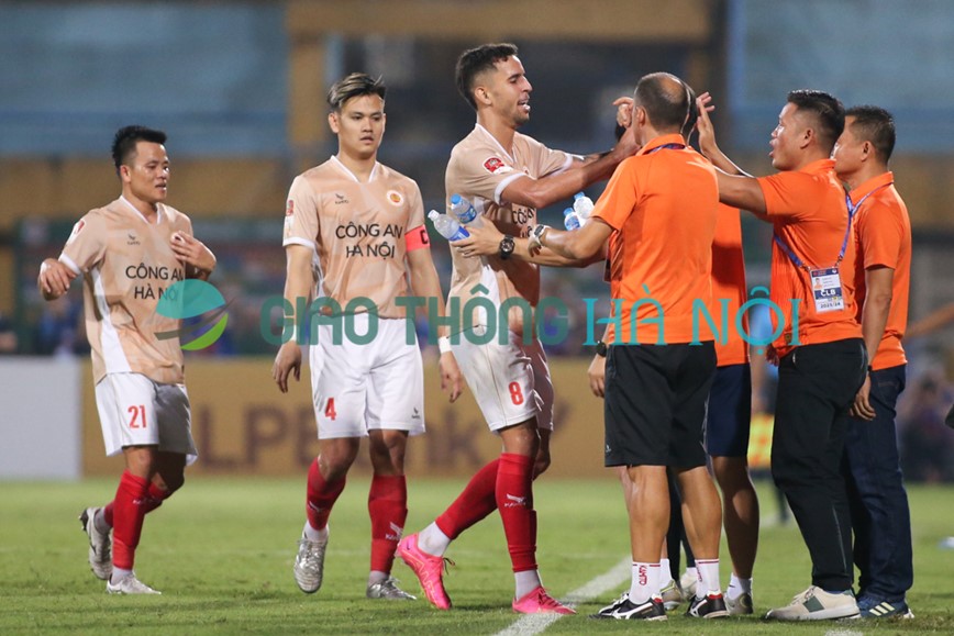 CAHN danh bai Ha Noi FC tai vong 3 V-League 2023/2024 - Hinh anh 6