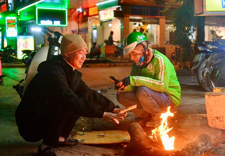 Nguoi lao dong muu sinh trong dem gia ret - Hinh anh 4