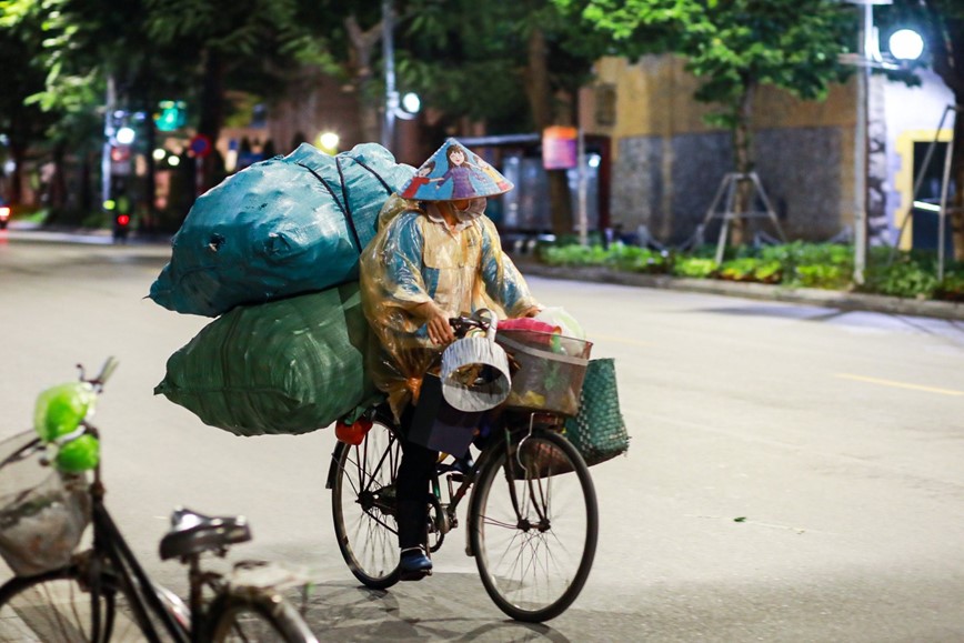 Nguoi lao dong muu sinh trong dem gia ret - Hinh anh 10