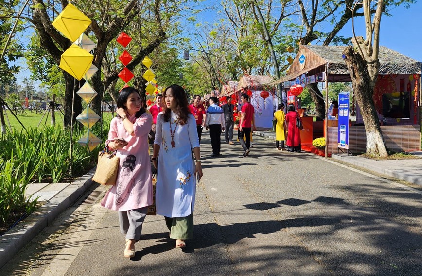 Dam bao cac hoat dong du lich dip Tet vui tuoi, lanh manh, an toan - Hinh anh 1