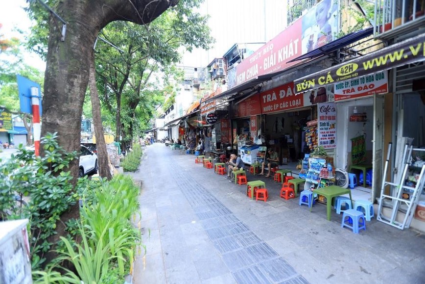 Thí điểm cho thuê vỉa hè: Cần minh bạch trong quá trình triển khai - Hình ảnh 1 Thi diem cho thue via he: Can minh bach trong qua trinh trien khai - Hinh anh 1