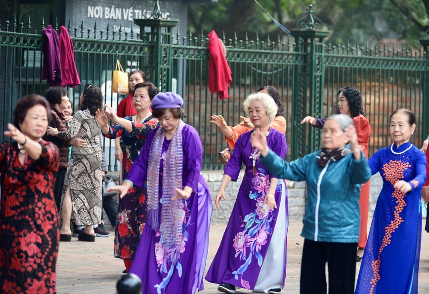 Ha Noi vang ve, thanh binh ngay dau nam moi 2024 - Hinh anh 3