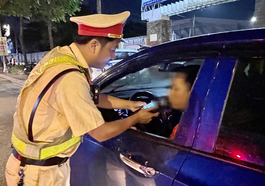 CSGT phát hiện hơn 36.000 trường hợp vi phạm nồng độ cồn trong 15 ngày - Hình ảnh 1 CSGT phat hien hon 36.000 truong hop vi pham nong do con trong 15 ngay - Hinh anh 1