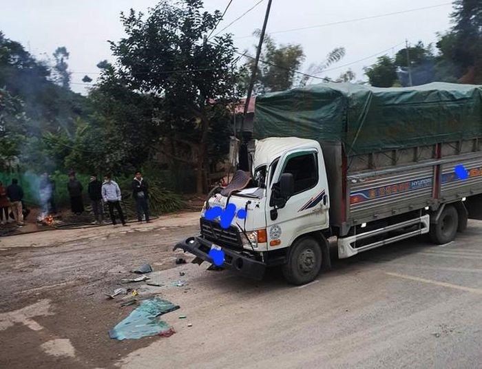 Tai nan giao thong moi nhat hom nay (5/1/2024): O to gap tai nan tren Dai lo Thang Long, tai xe tu vong tai cho - Hinh anh 1