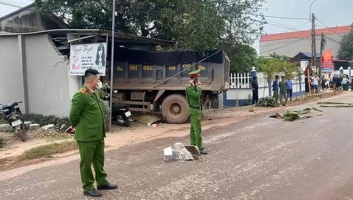 Tai nan giao thong moi nhat hom nay (8/1/2024): Hai xe may dam nhau khien 2 nguoi tu vong - Hinh anh 2