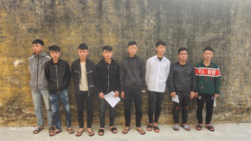 Khởi tố 9 đối tượng mang theo hung khí gây rối trật tự công cộng trên đường - Hình ảnh 1 Khoi to 9 doi tuong mang theo hung khi gay roi trat tu cong cong tren duong - Hinh anh 1