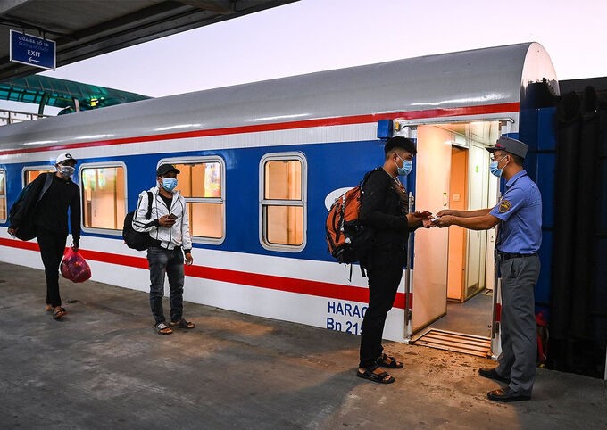 Duong sat mo ban ve hon 14 tau khach chay tang cuong tren cac tuyen dia phuong - Hinh anh 1