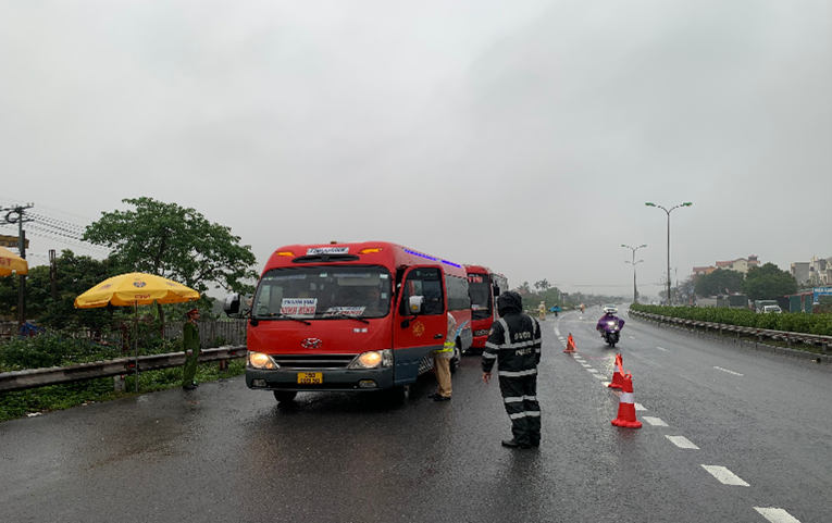 Ha Noi: Trien khai cao diem bao dam trat tu an toan giao thong Tet Nguyen dan Giap Thin va cac Le hoi dau xuan 2024 - Hinh anh 1